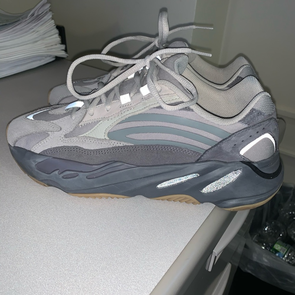 Yeezy 700 v2 tephra